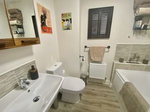 Family Bathroom/WC- click for photo gallery